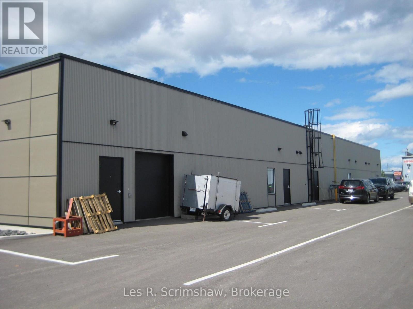 B - 825 FORT WILLIAM ROAD