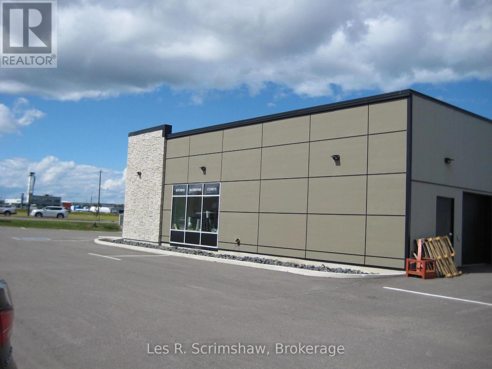 B - 825 FORT WILLIAM ROAD