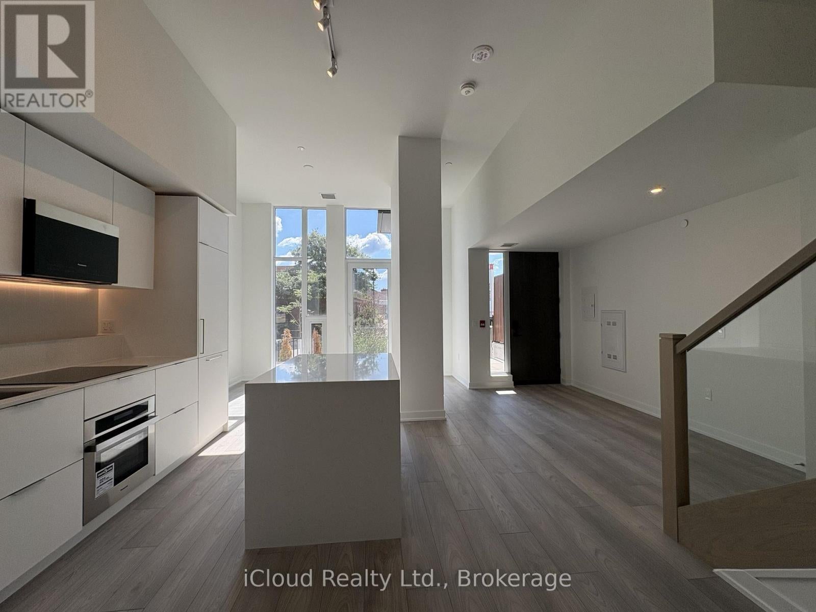 TH 02 - 1 FAIRVIEW ROAD
