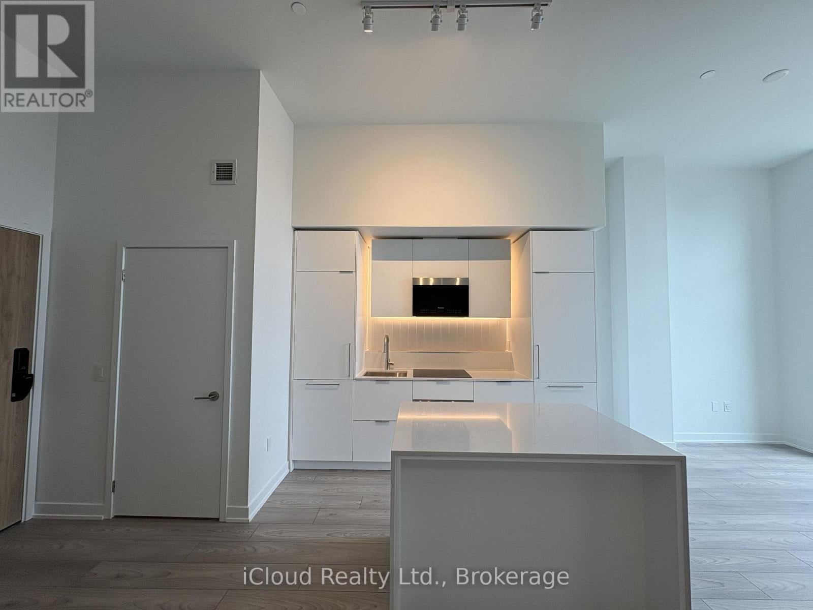TH 02 - 1 FAIRVIEW ROAD