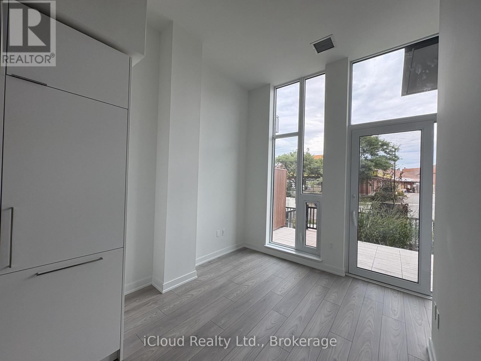TH 02 - 1 FAIRVIEW ROAD