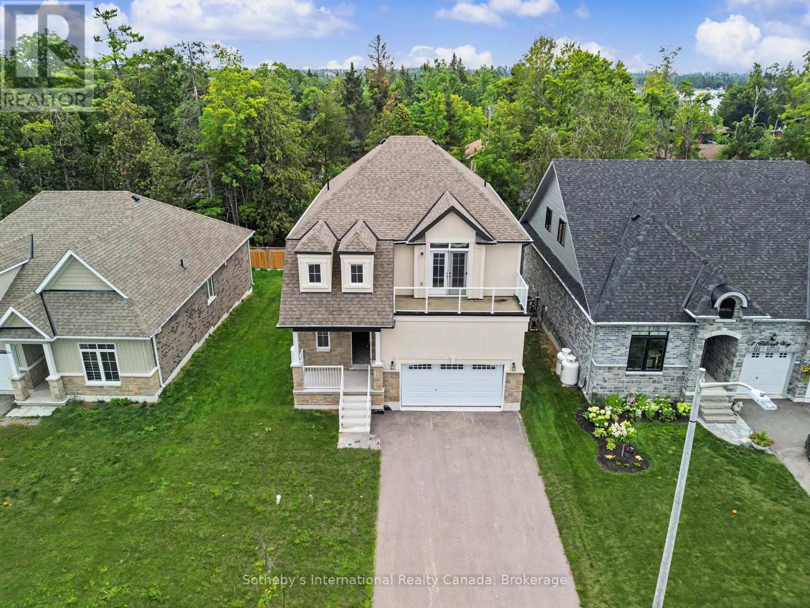9 HILLCROFT WAY