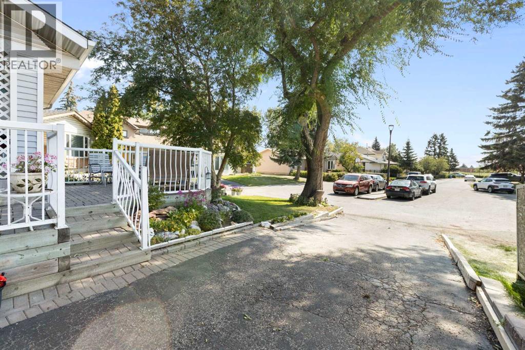 243 Radcliffe Place SE