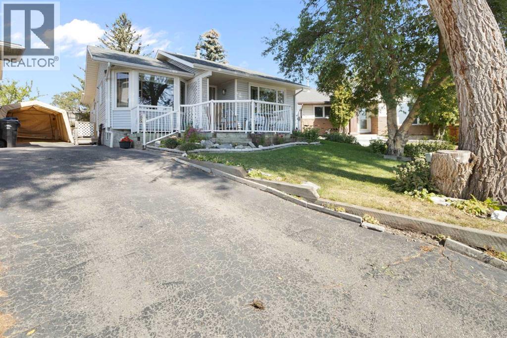 243 Radcliffe Place SE