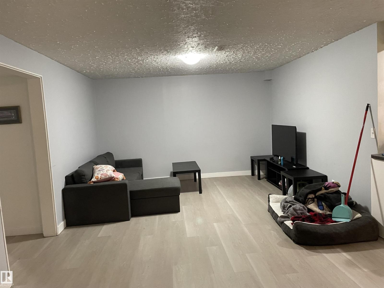 3504 106 ST NW