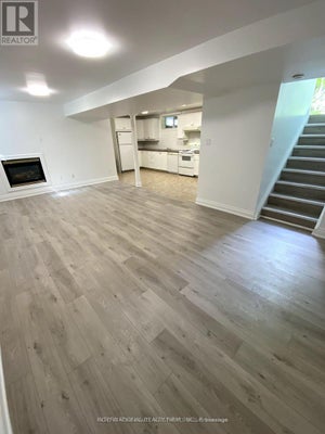 53 Belfry Dr, Newmarket (Huron Heights-Leslie Valley), ON 3