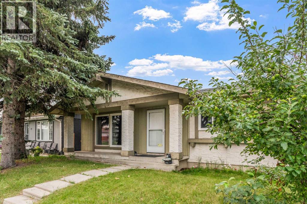 227 Manora Crescent NE