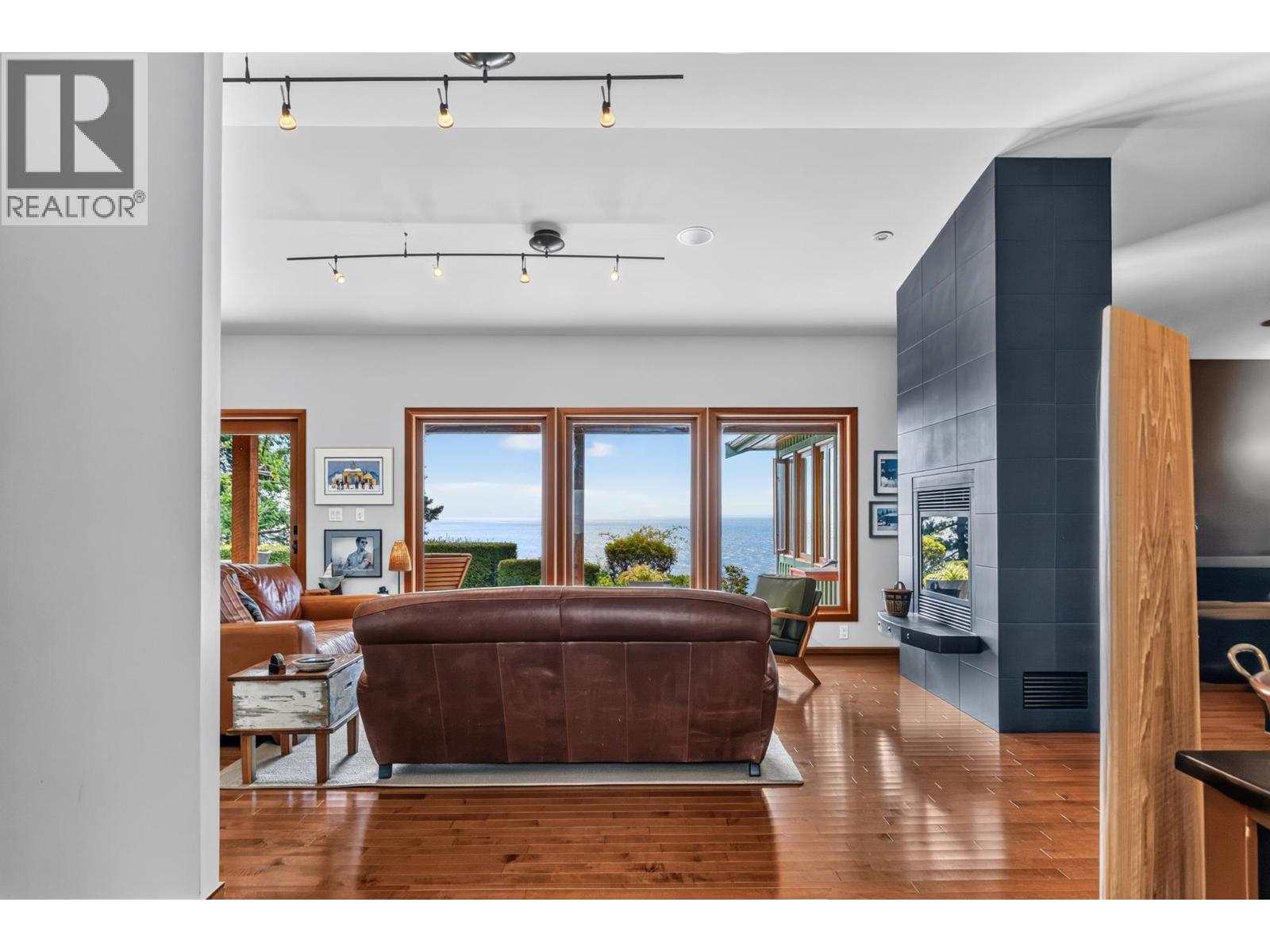 987 GOWER POINT ROAD