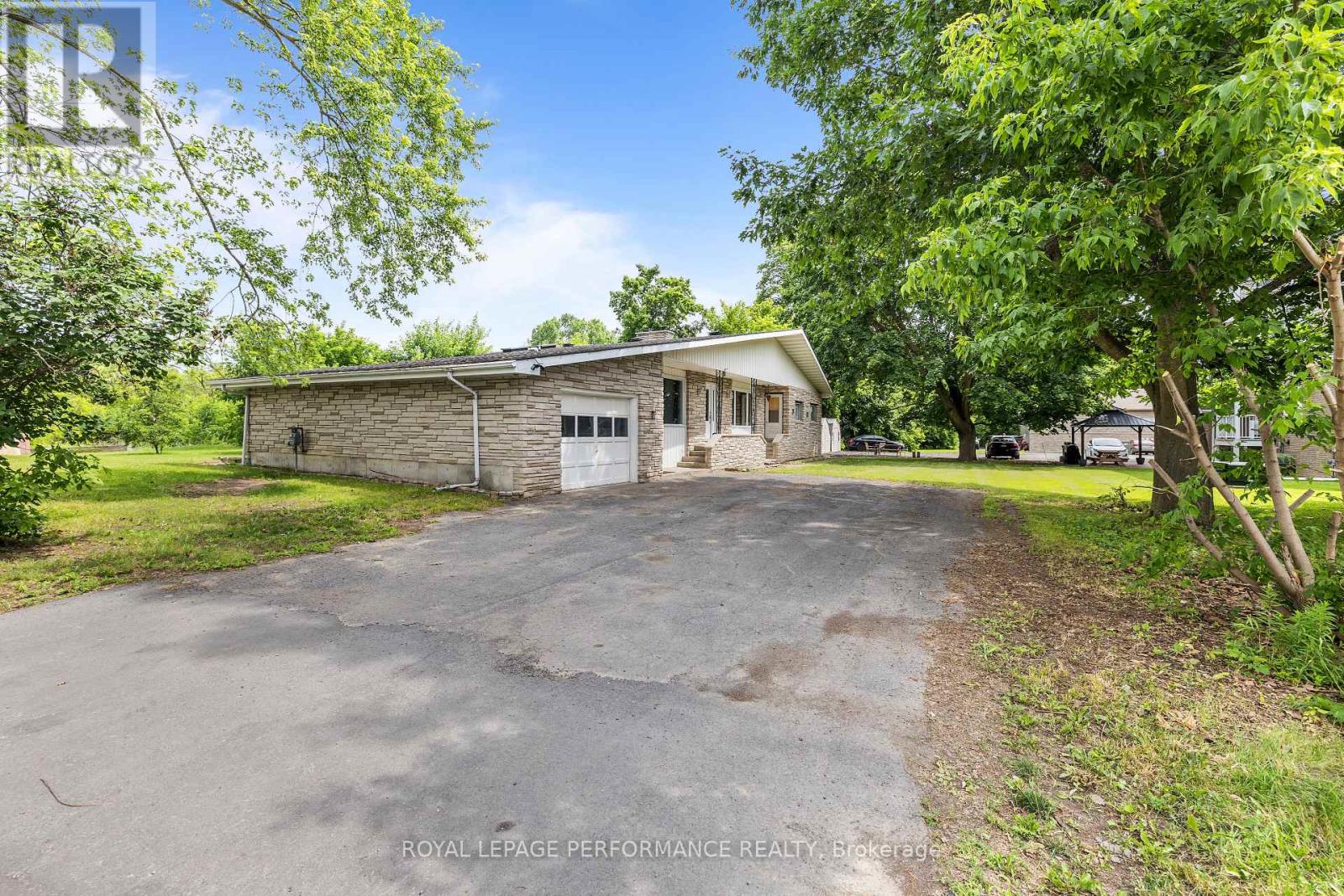 438 VOYAGEUR PLACE