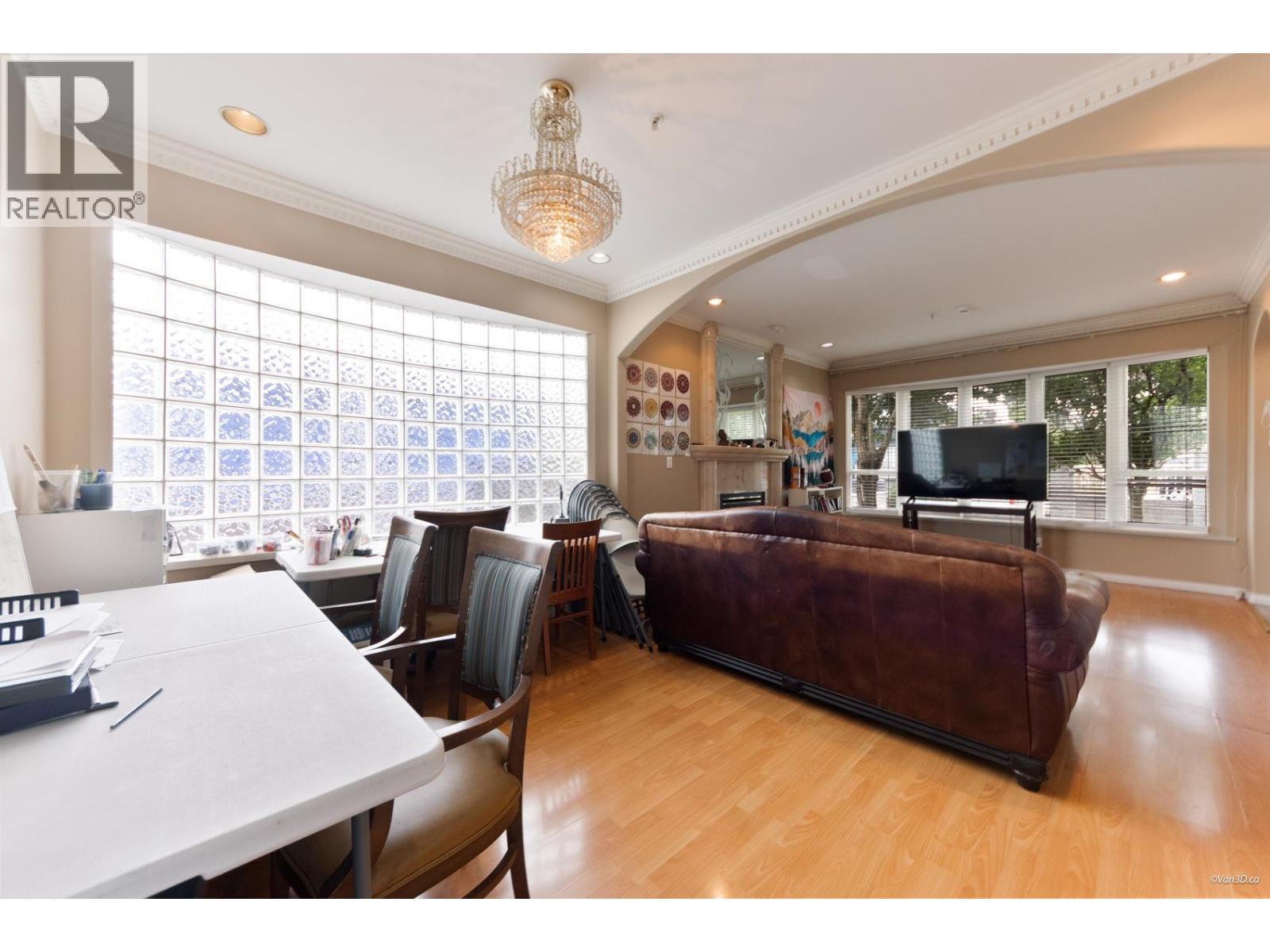 3207 VIMY CRESCENT