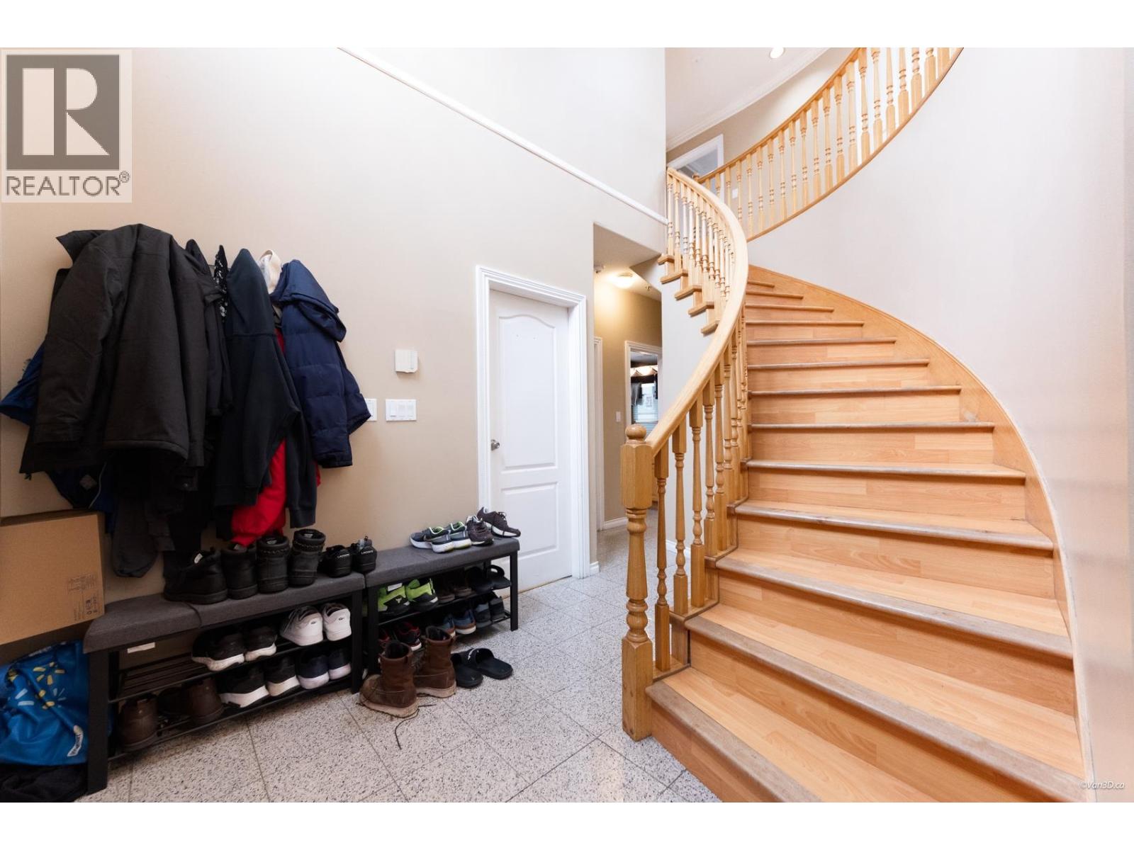 3207 VIMY CRESCENT