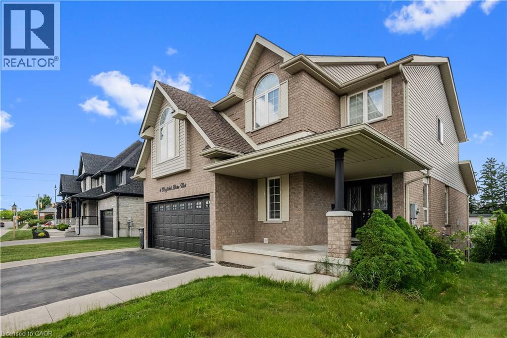 4 CLAIRFIELDS Drive W