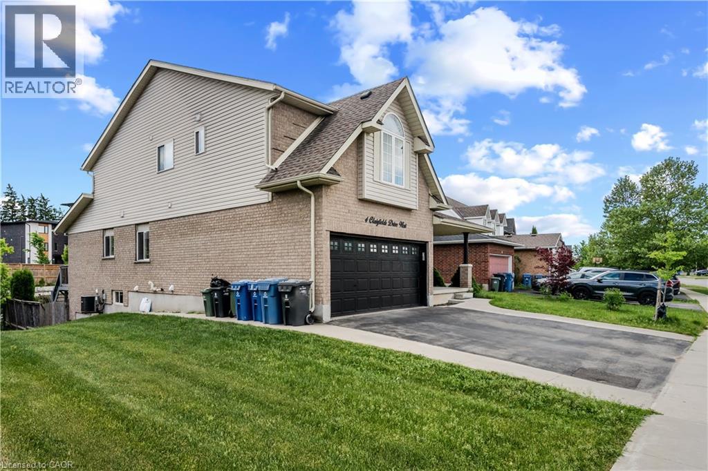 4 CLAIRFIELDS Drive W