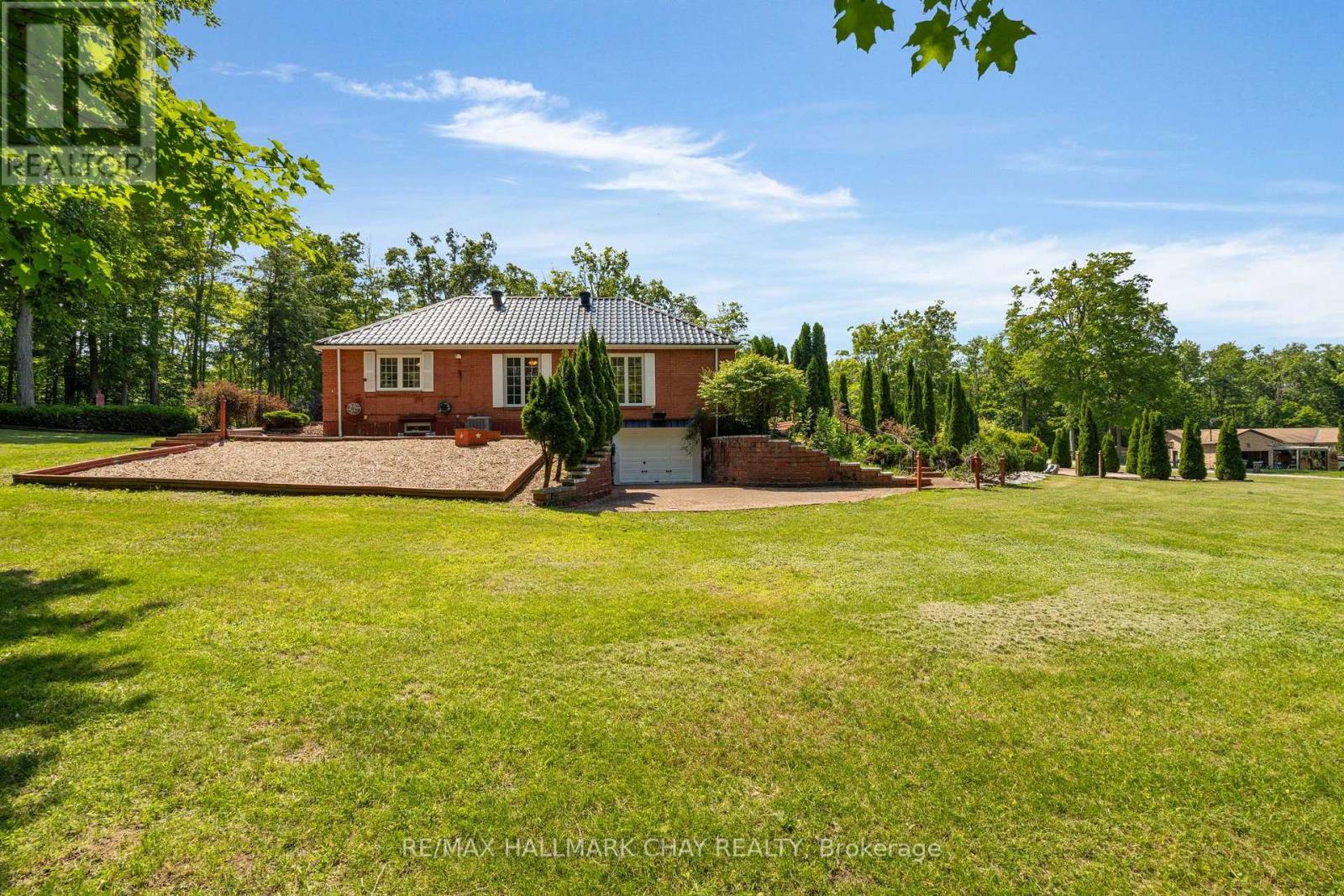 24 WOODLAND CRESCENT