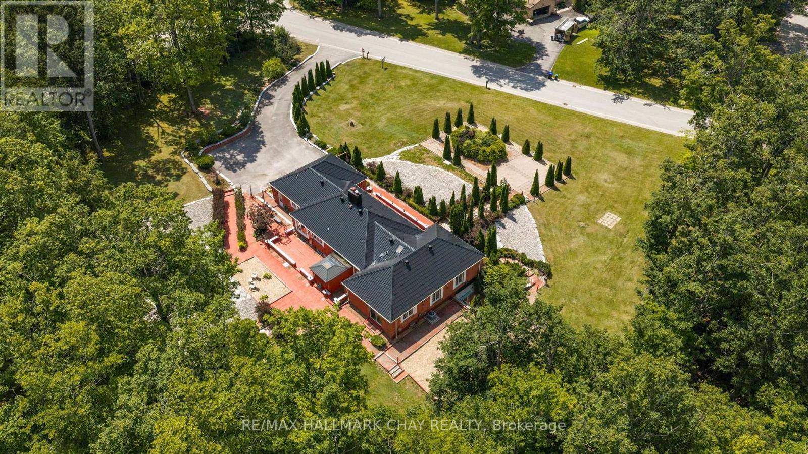 24 WOODLAND CRESCENT