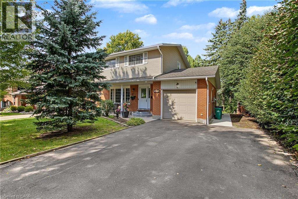 111 MACGREGOR Crescent