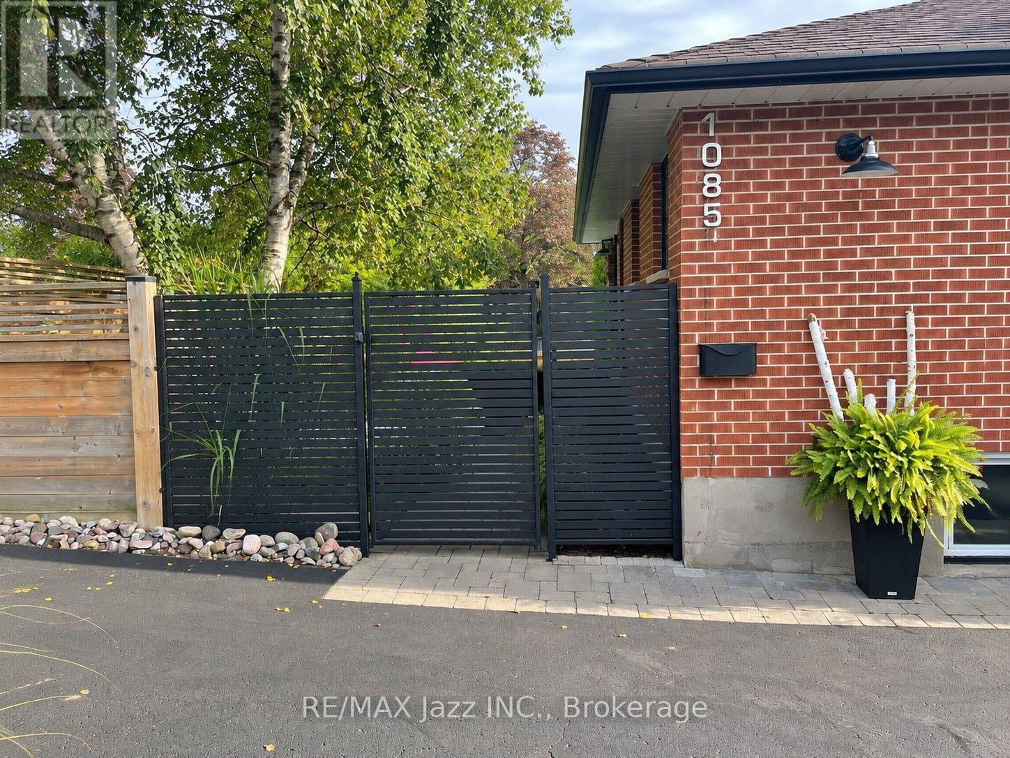 1085 WILLOWDALE AVENUE