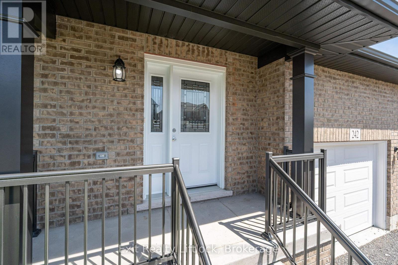 242 O'NEIL STREET - Photo 2