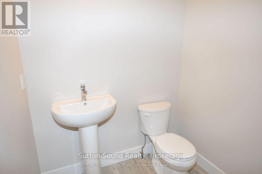 622 8TH STREET W