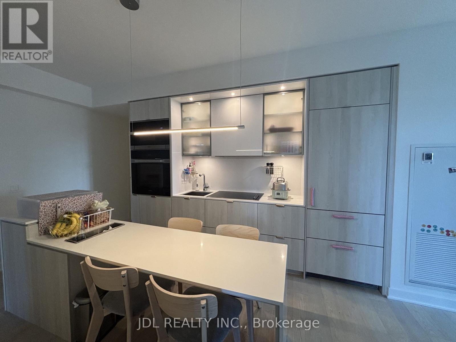 1110 - 11 YORKVILLE AVENUE