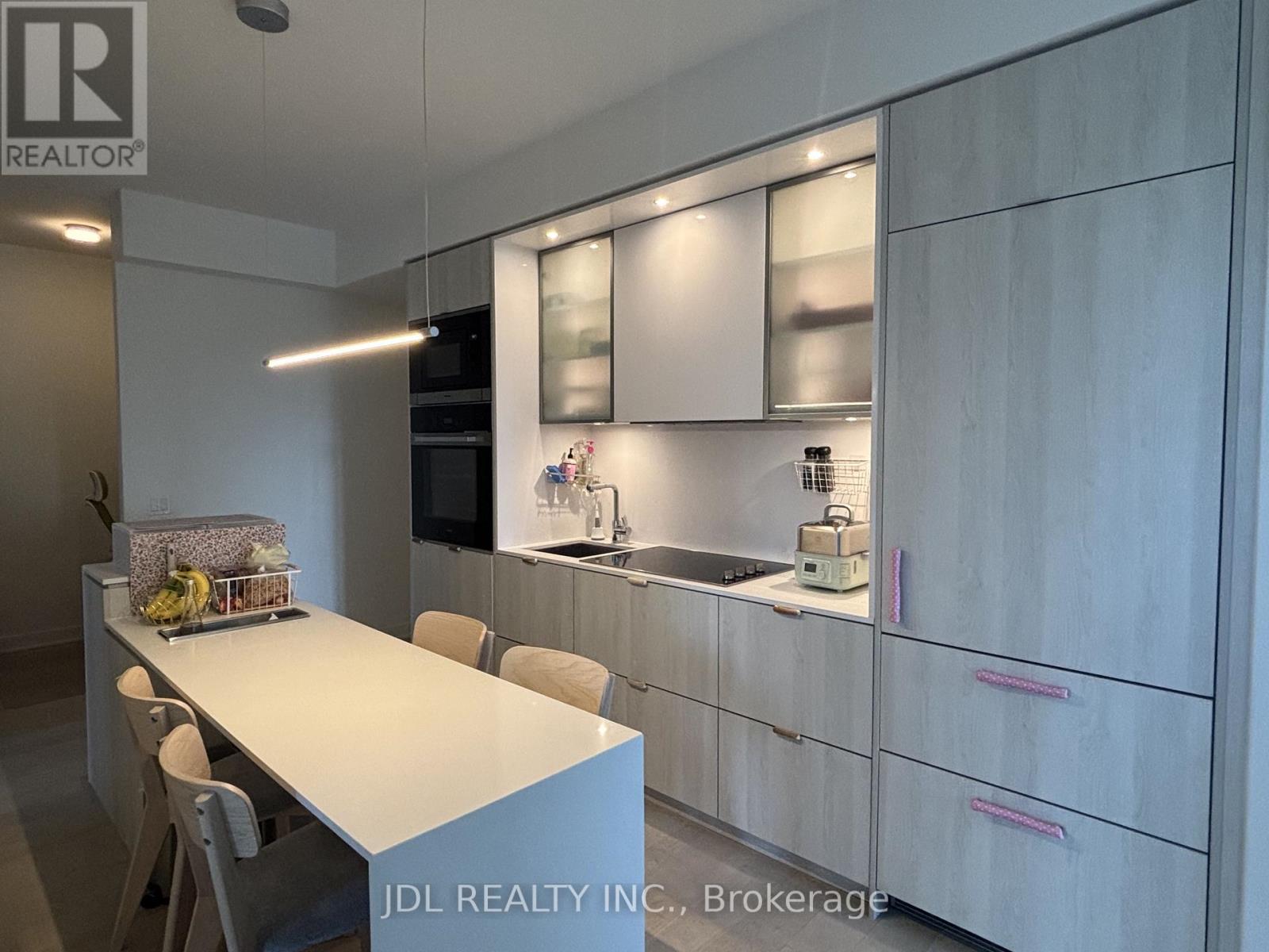 1110 - 11 YORKVILLE AVENUE