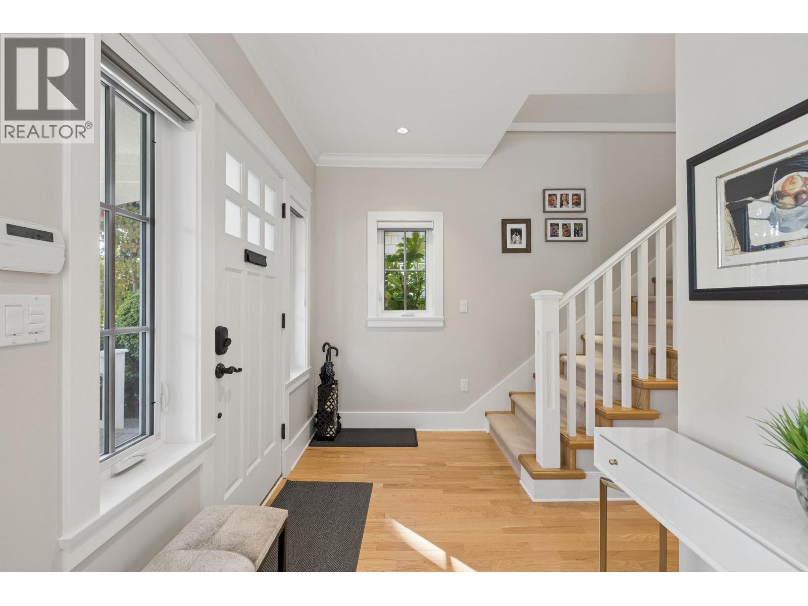 2015 ESQUIMALT AVENUE