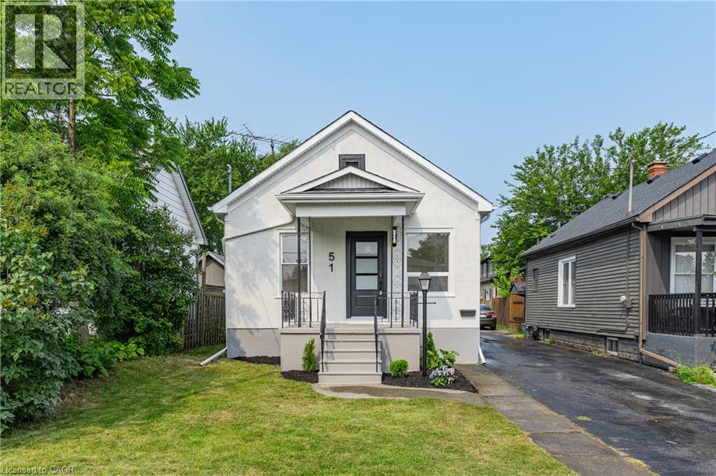 51 QUEEN Street S