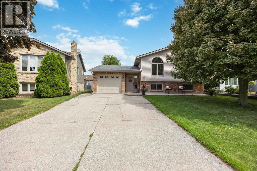 1504 Henley CRESCENT