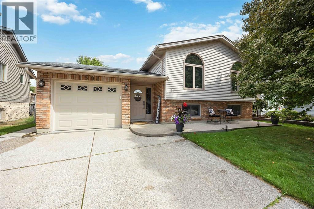1504 Henley CRESCENT
