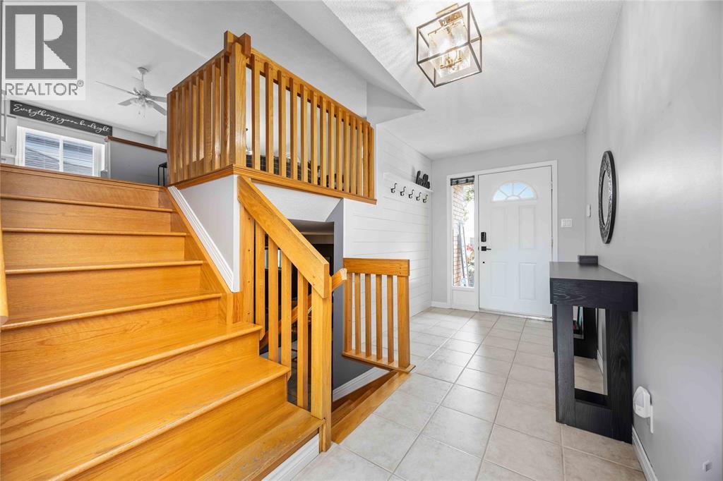 1504 Henley CRESCENT