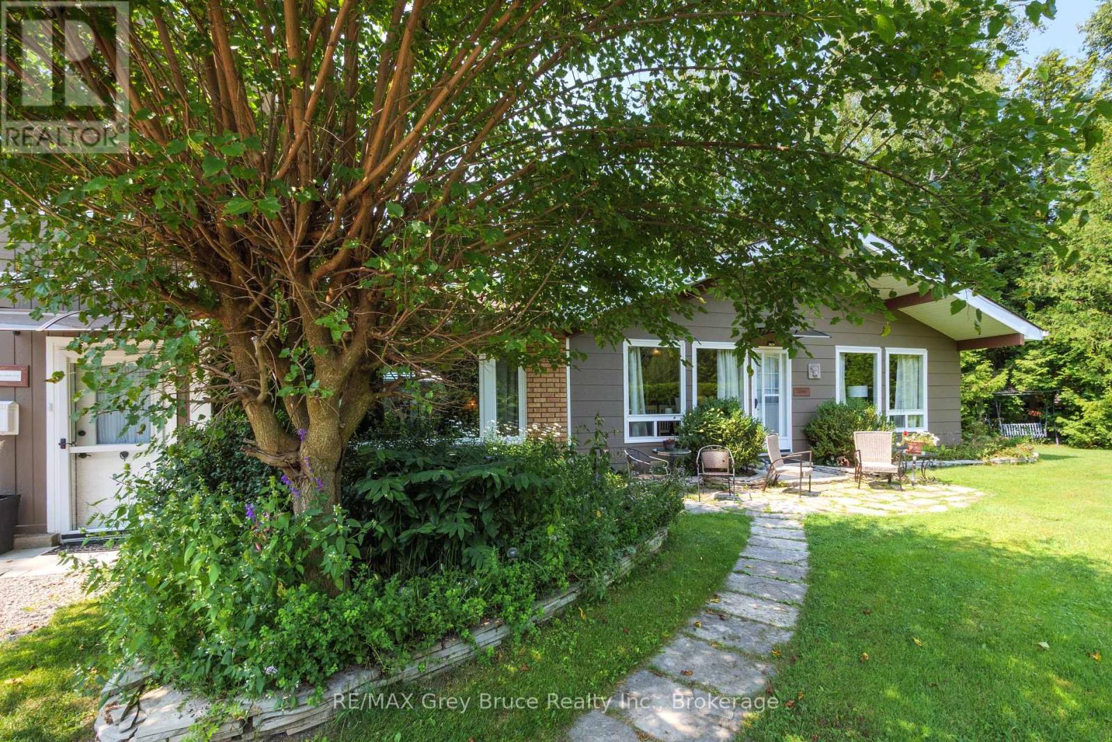 46 SHAMROCK BOULEVARD