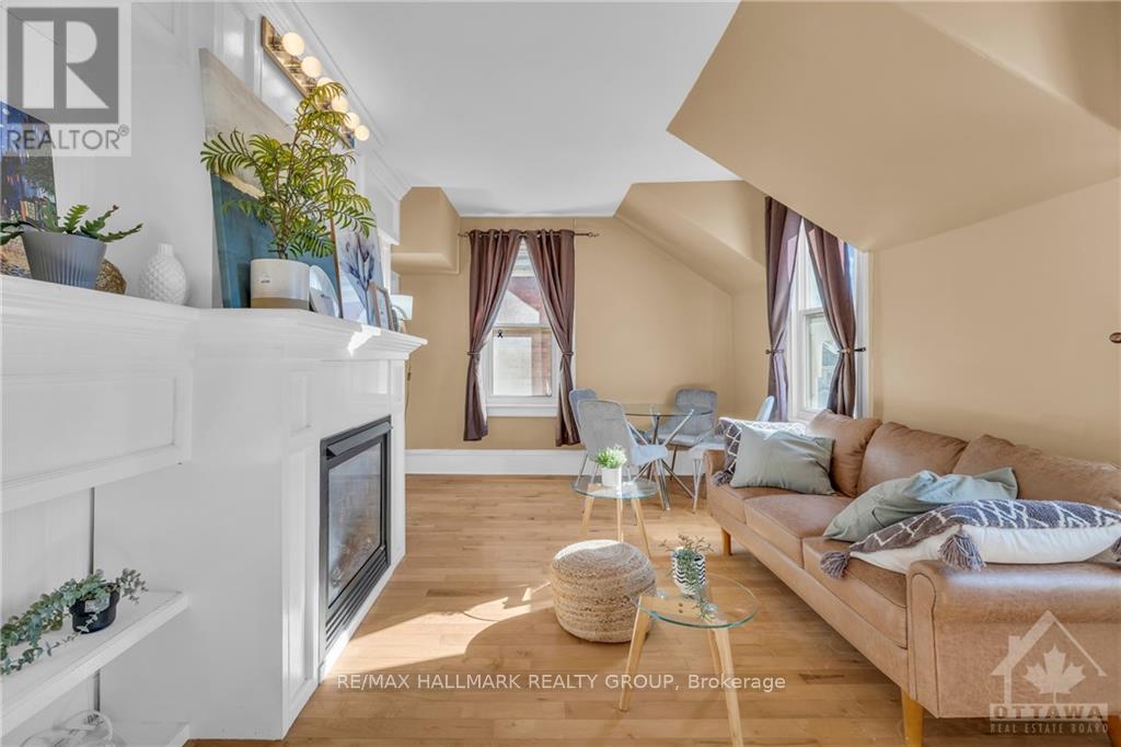 15 ELMSLEY ST N STREET