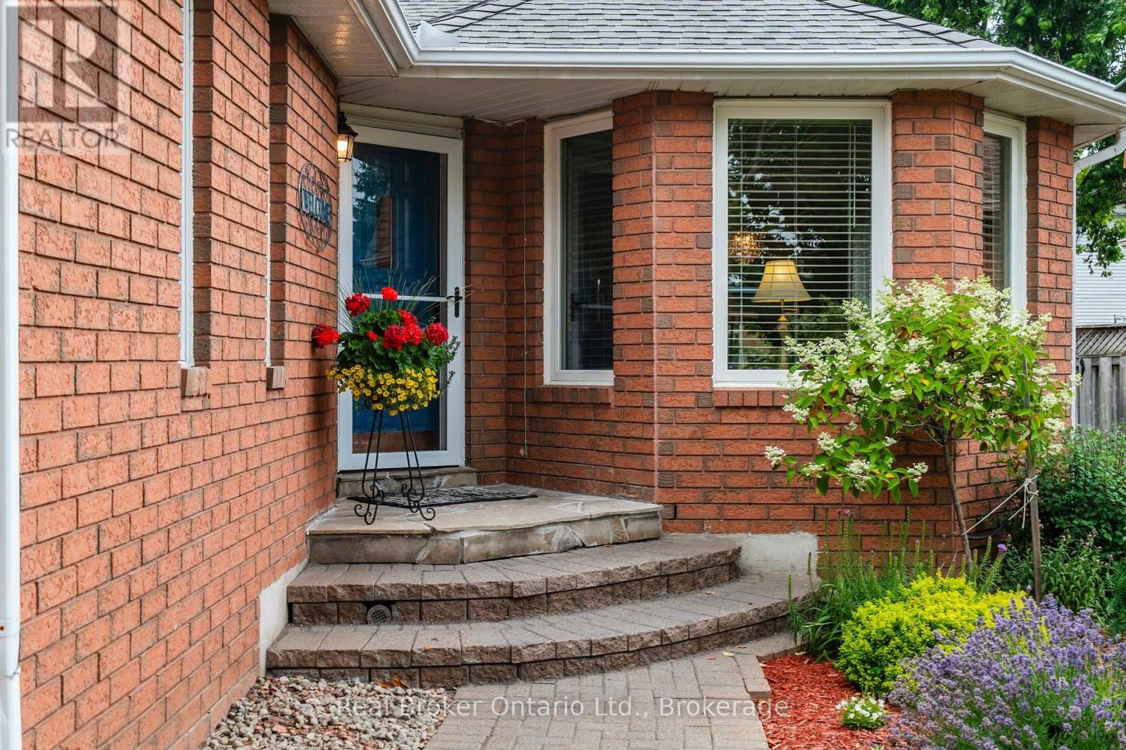 15 NEELANDS STREET