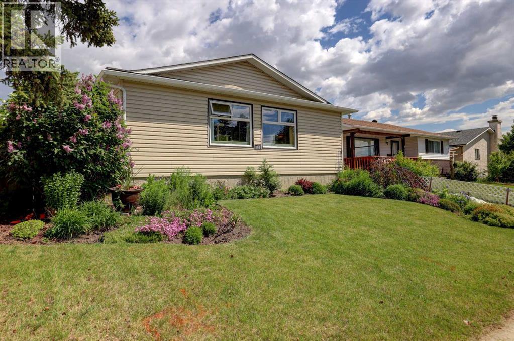 148 Rundlecairn Rise NE