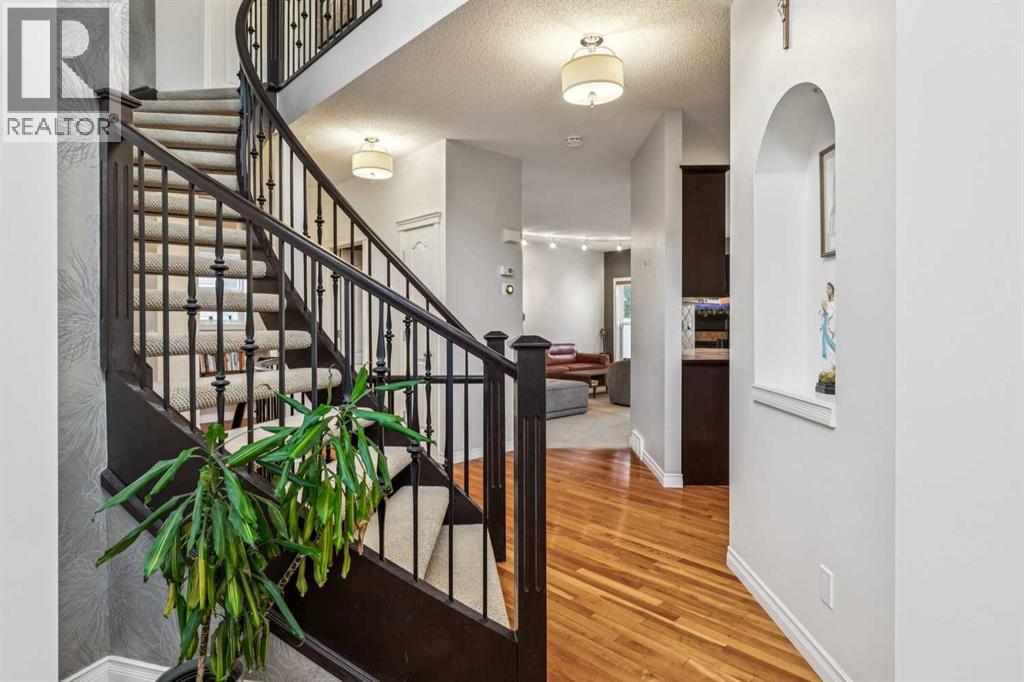 86 Cresthaven View SW