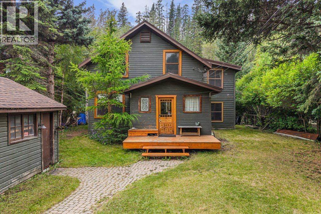 A and B, 132 Rundle Crescent