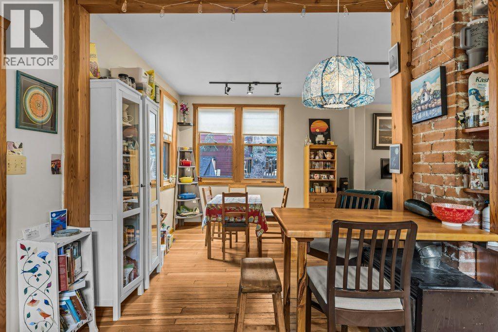 A and B, 132 Rundle Crescent
