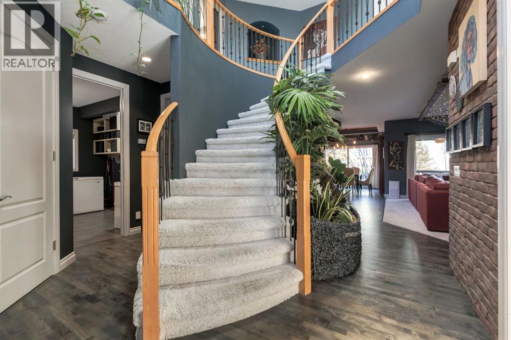 48 Valley Crest Gardens NW