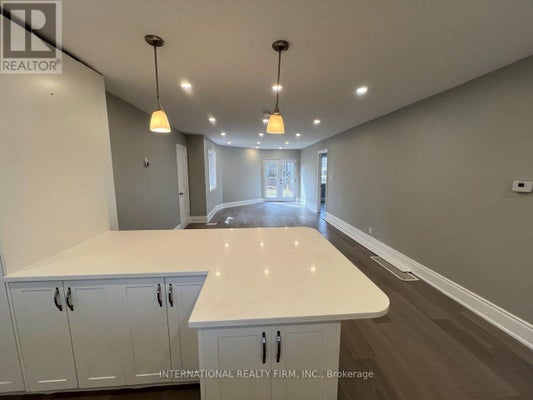 73 Murray Dr, Aurora (Aurora Highlands), ON 2