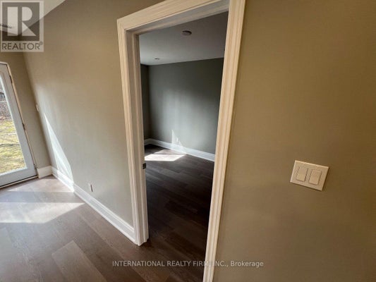 73 Murray Dr, Aurora (Aurora Highlands), ON 3