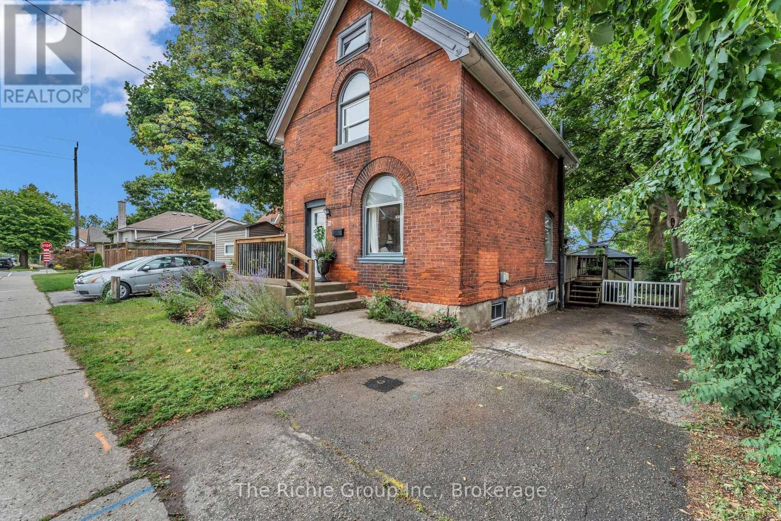 119 BROCK STREET