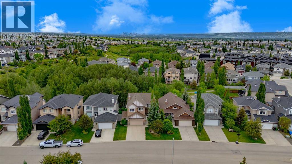 77 Royal Highland Road NW