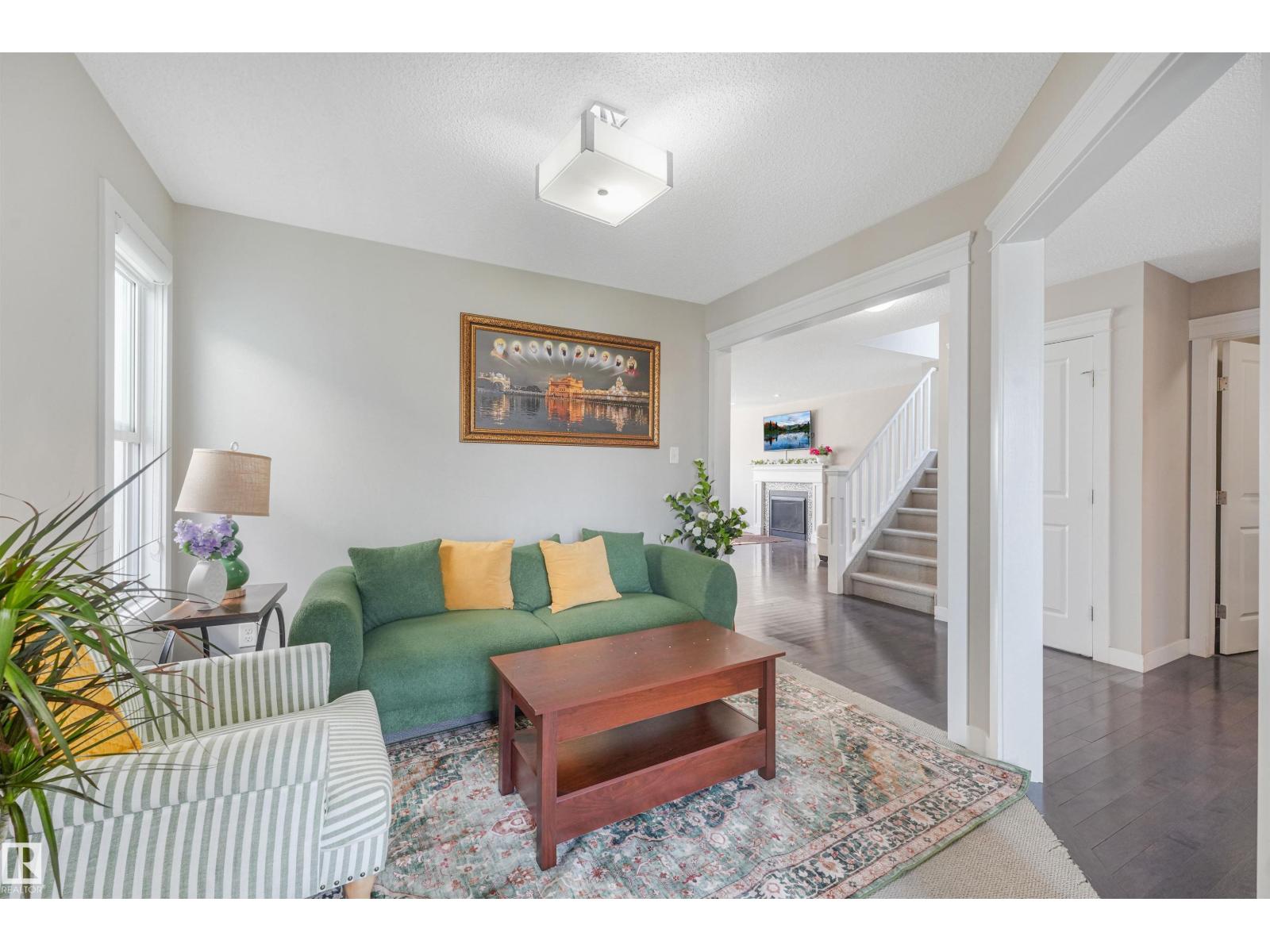 3359 13 AV NW
