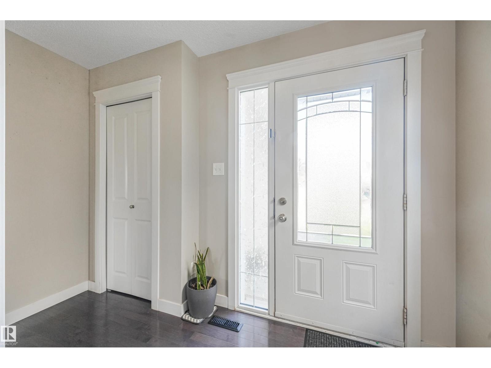 3359 13 AV NW
