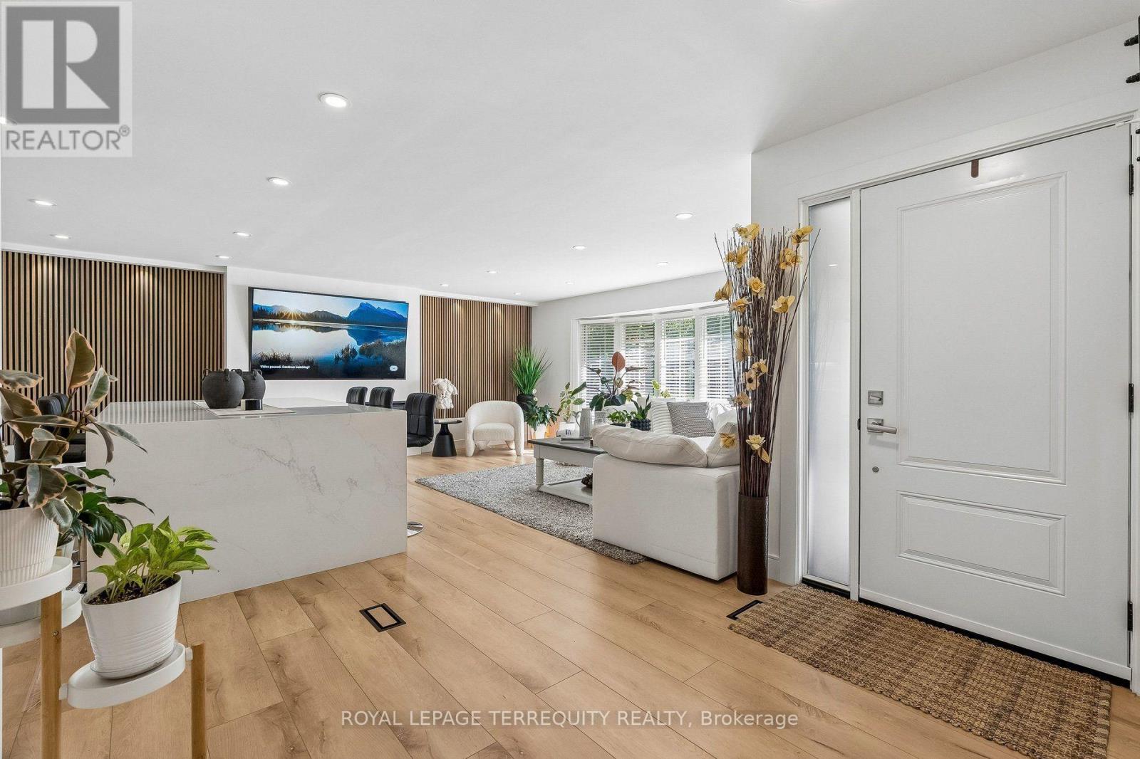 2 RICHBOURNE COURT