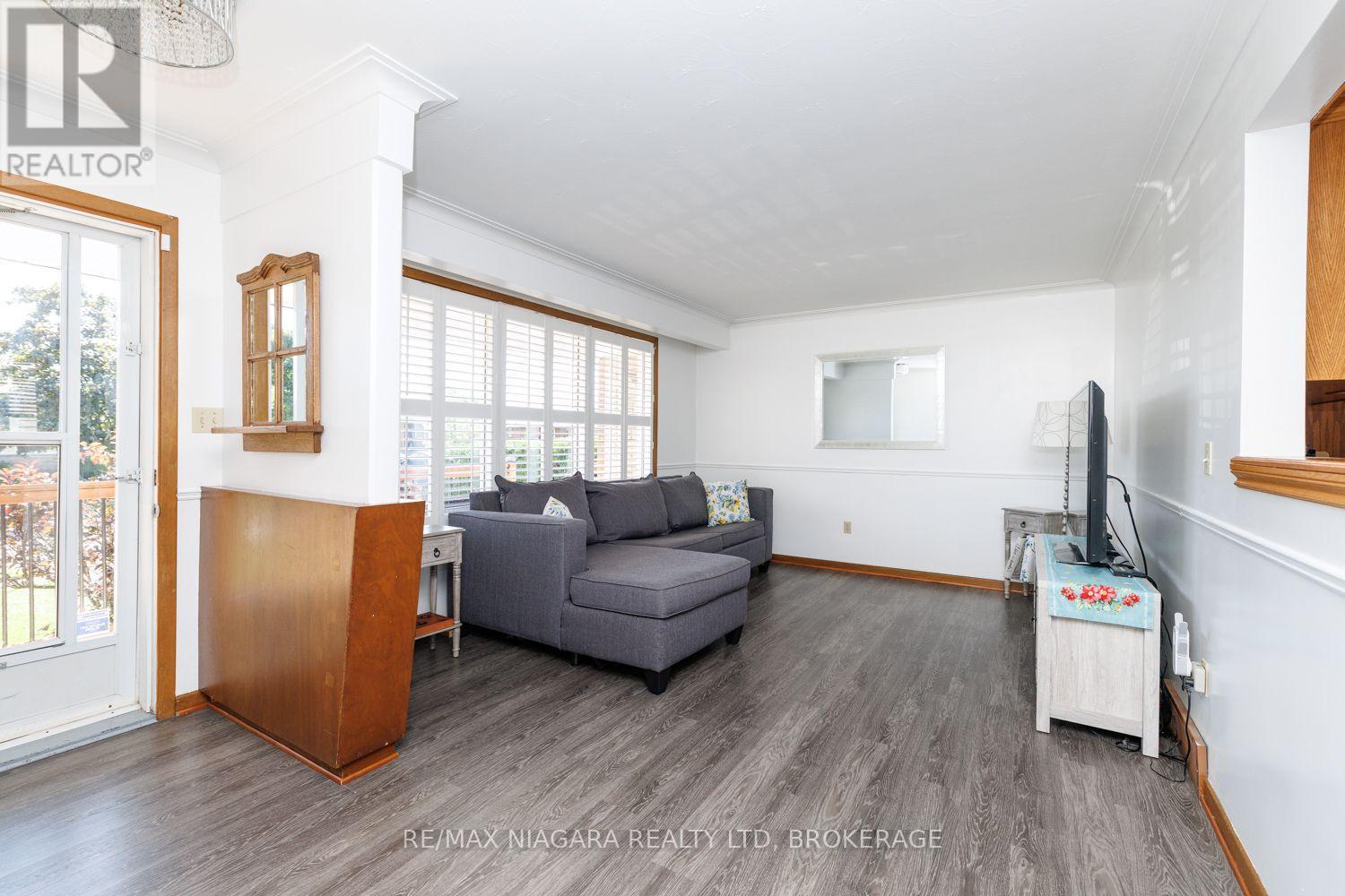 121 GARON AVENUE