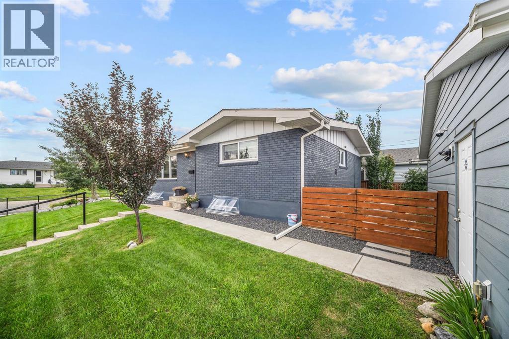 703 Millar Road NE