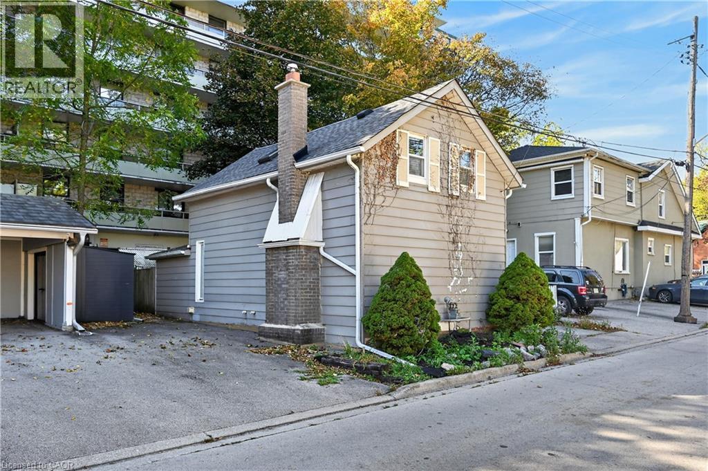 10 MAPLE Avenue