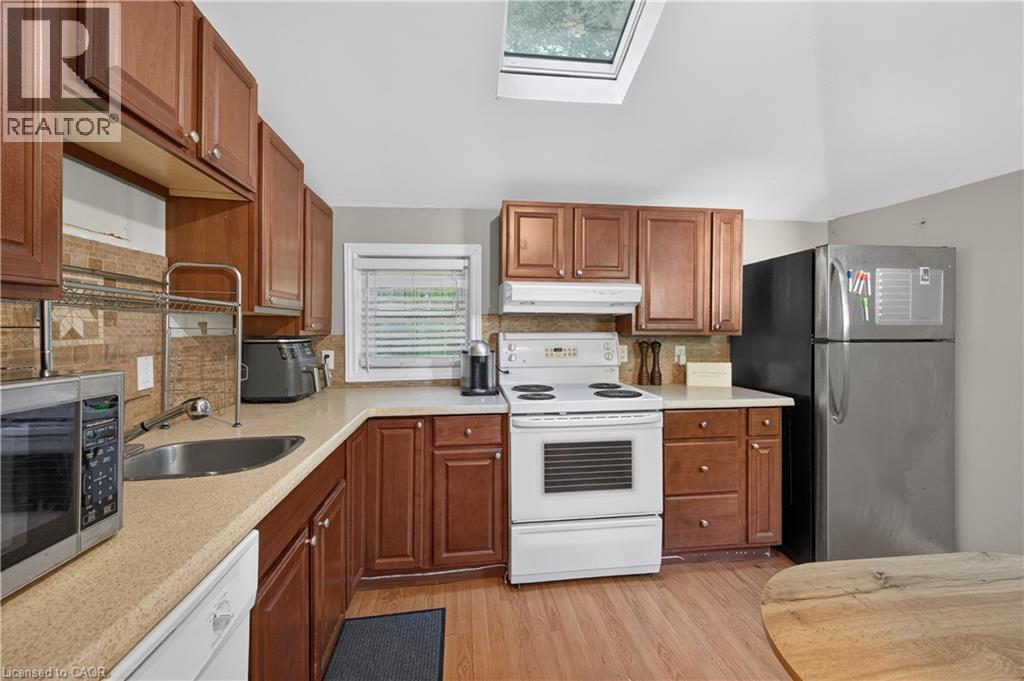 10 MAPLE Avenue