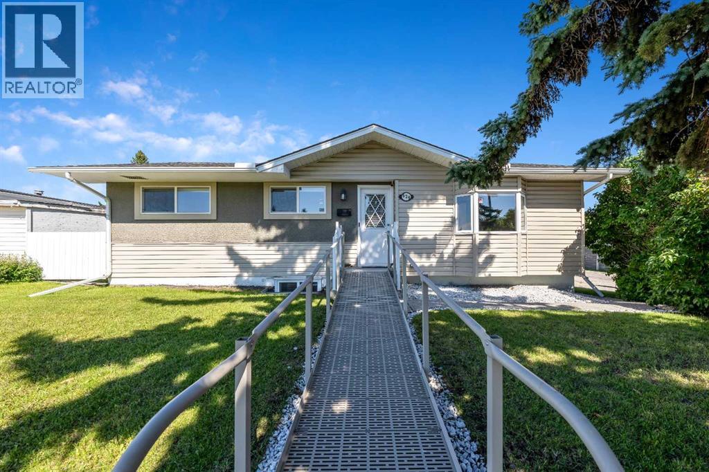 629 Agate Crescent SE